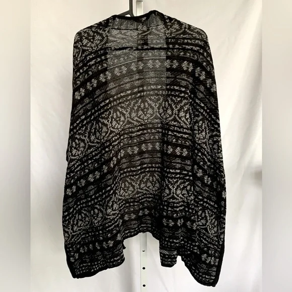 CHICO’S (Size 2) Knitted Ruana - Picture 2 of 2